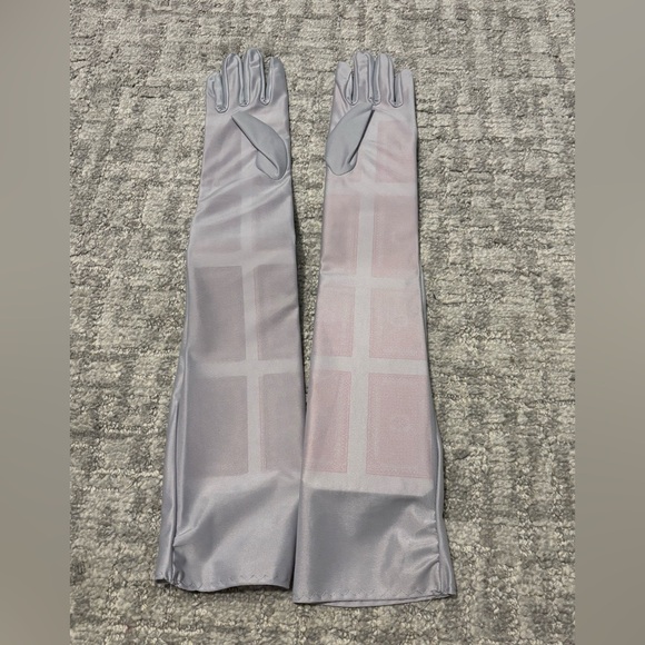 Semi Sheer Silver Mesh Opera Gloves - Picture 5 of 6